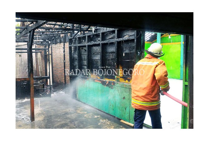 rugi-banyak-rumah-terbakar-akibat-pompa-air