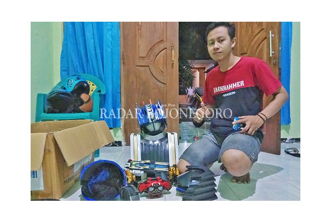 affan-akio-pembuat-kostum-spesialis-armor-asal-bojonegoro