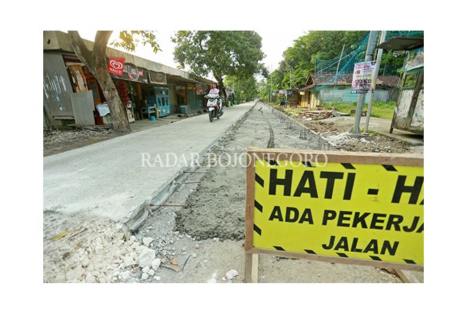 kebut-pengerjaan-jalan-poros-kecamatan