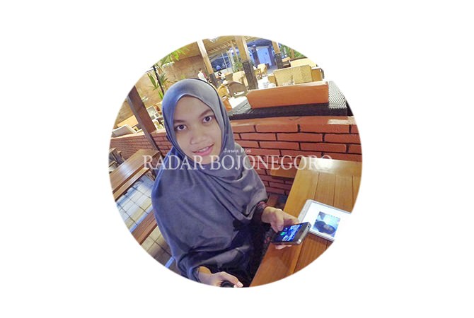 lihai-lirik-peluang-usaha-gadis-ini-pilih-jualan-seblak-hits