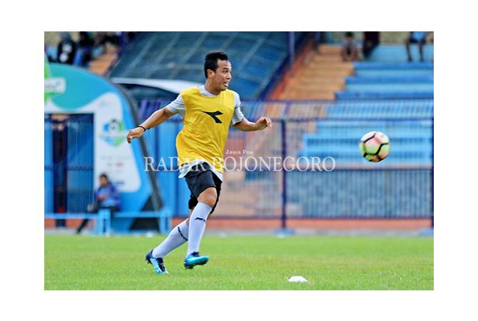 Cerita M. Guntur Triaji, Pemain Persela dari Keluarga Atlet Panahan 