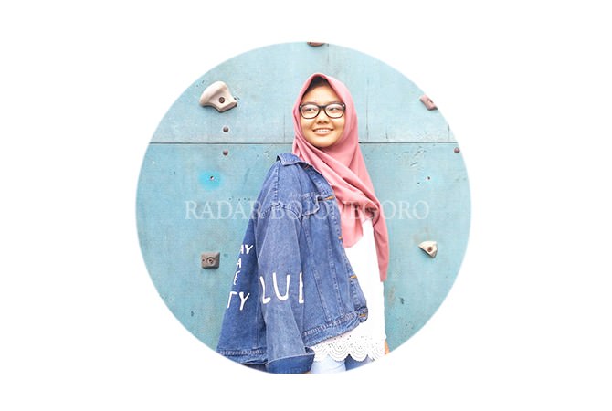 Gadis ini Ikuti Tren Hijab