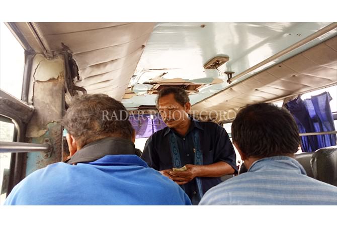 Sehari Cuma Narik Sekali, Sekalian Jadi Kondektur