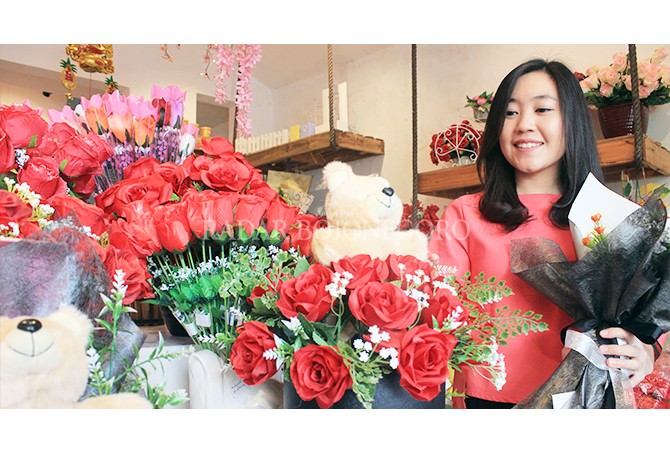 Valentine’s Day Jadi Berkah, Toko Bunga Diserbu Masyarakat