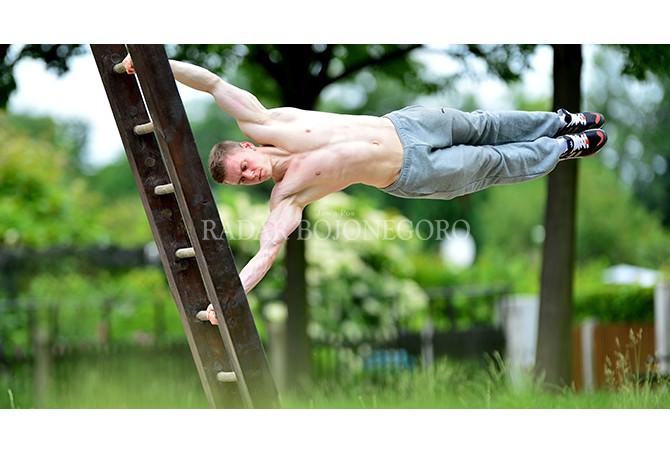 Atlet Calisthenics Tambah Porsi Latihan