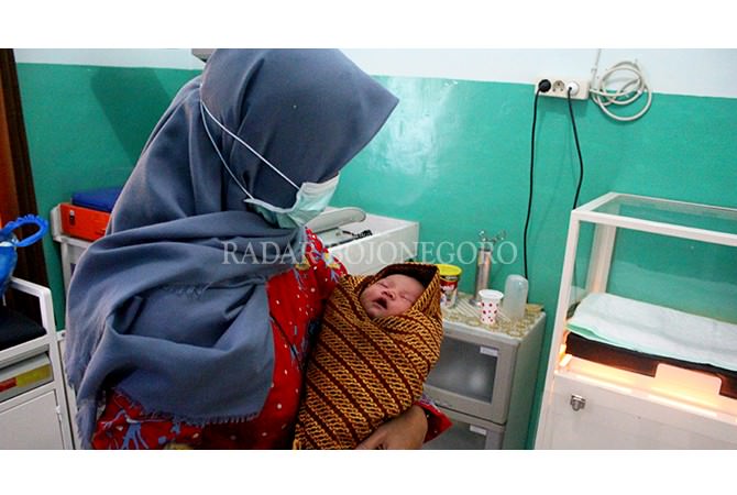 Bayi Mungil Dibuang, Banyak yang Tertarik Adopsi