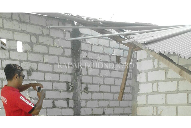 Diterjang Puting Beliung, Belasan Rumah Rusak
