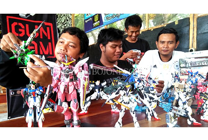 Komunitas Kolektor Robot Mainan Gundam di Lamongan