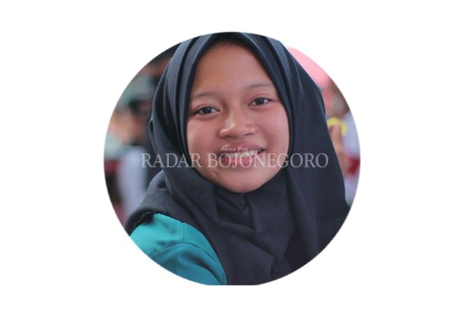 Gadis ini Bangga Jadi Mekanik