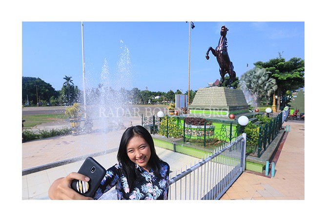 Hore, Air Mancur Mini di Alun-Alun