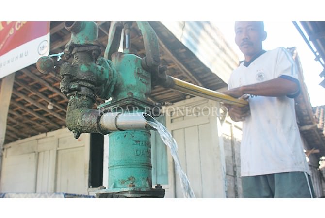 Klasik, Masih Banyak Pakai Pompa Manual