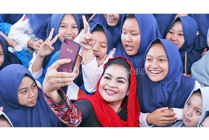 Milena: Pilih Gubernur atau Menteri?