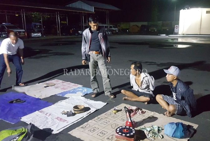 Ringkus Dua Bandar Judi Rolet Omzet Jutaan