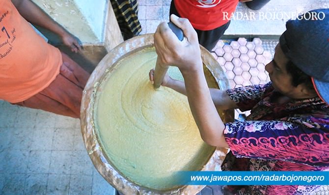Menjaga Tradisi Bubur Suro 