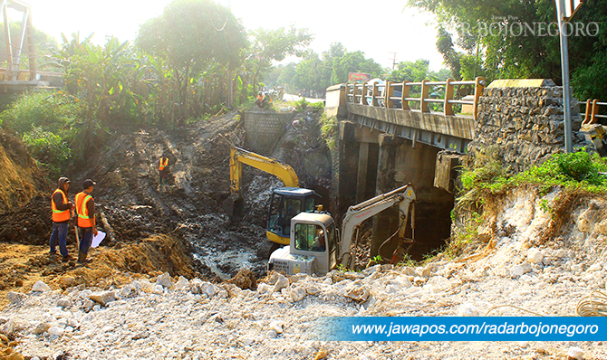 Rawan Laka, Jembatan Kalipang Dilebarkan