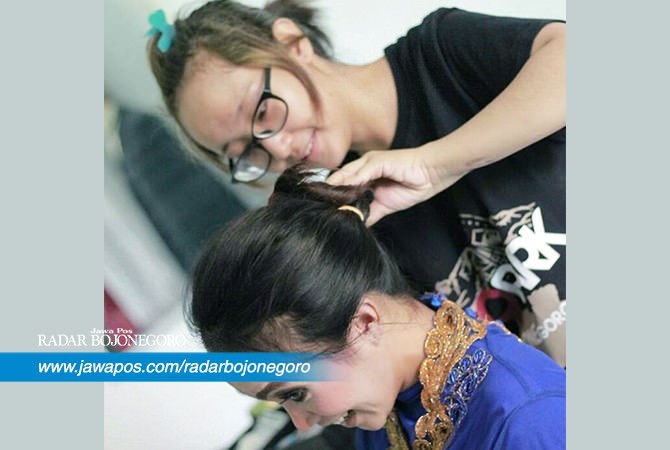 Pernah Make-Up Bule dari India hingga Tiongkok