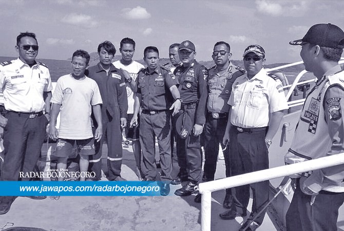 Selamat setelah Tiga Jam Terombang-Ambing Ombak