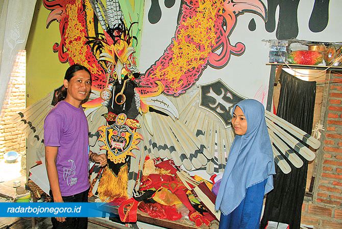 Mustakim dan Mei Mahmudah, Perajin Aneka Kostum Karnaval