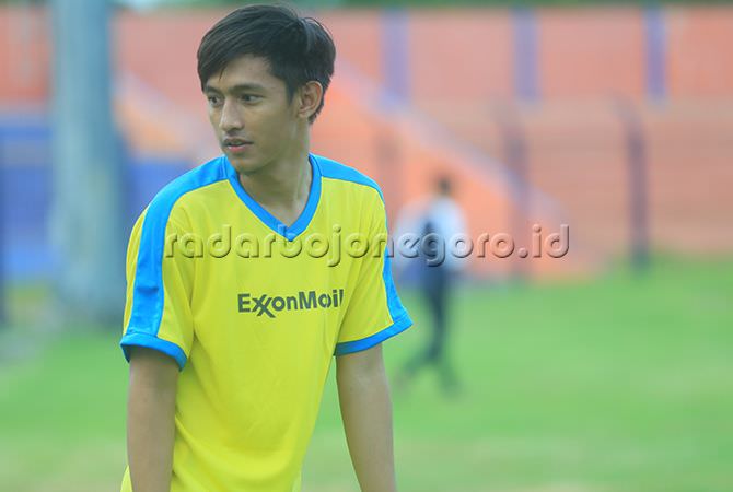 Pulang Kampung, Saghara Main di Stadion