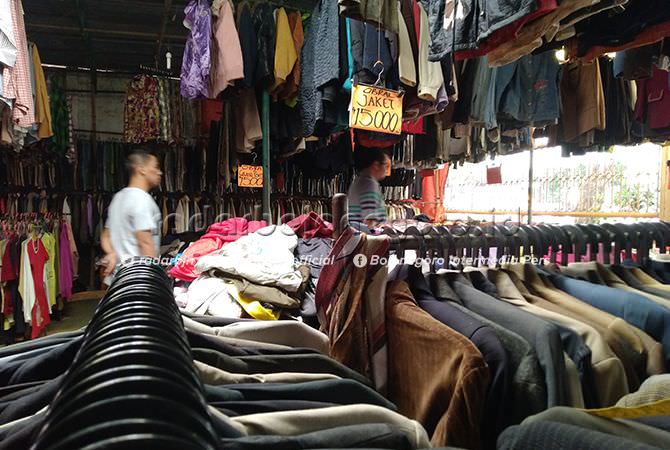 Baju Second Bermerek Diminati Anak Muda