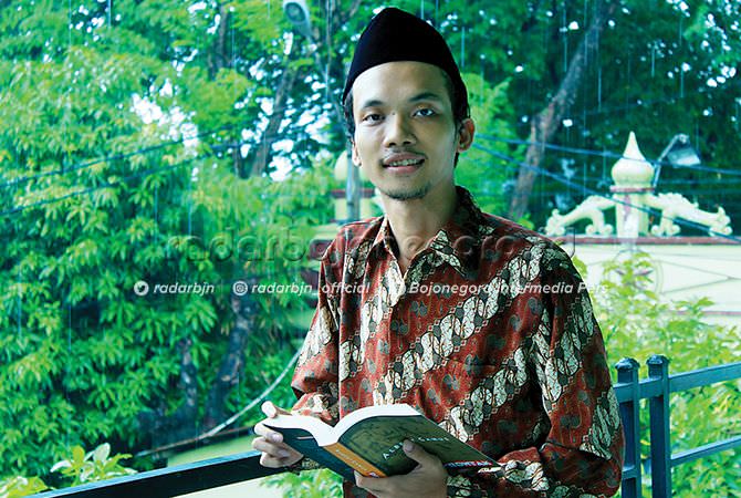 Hasan Saifurrisal, Guru Matematika Sekaligus Ilustrator dan Penulis