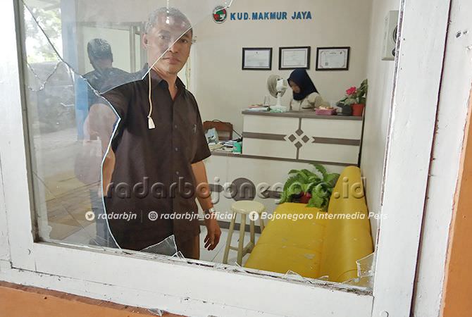 Warung Diacak – Acak, Kaca Jendela KUD Dipecah