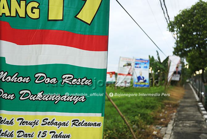 Berebut Lokasi Pemasangan, Berebut Simpati Warga Tuban
