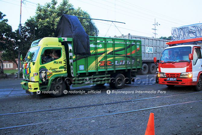 Jalan Berlubang Jadi Catatan Polda