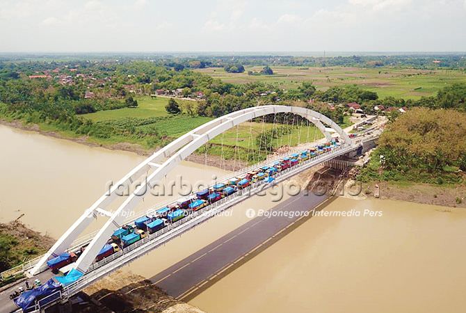 Jembatan Trucuk Menyambung Bendung Gerak