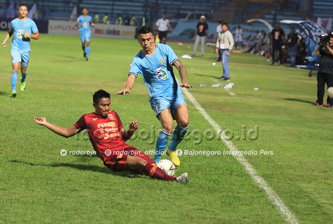 Ulah Dwi Kus, Persela Gagal Menang