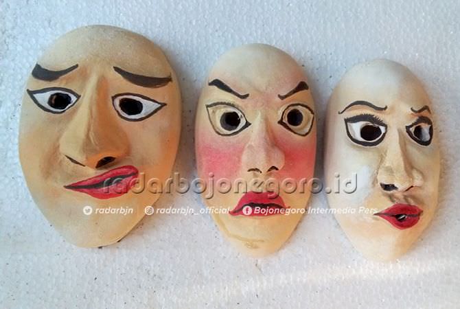 Kayu dari Pinggir Bengawan Diubah Jadi Topeng