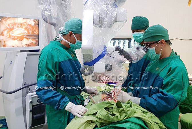 Miliki Dua Unit CT Scan, MRI, dan Microscope Neurosurgery