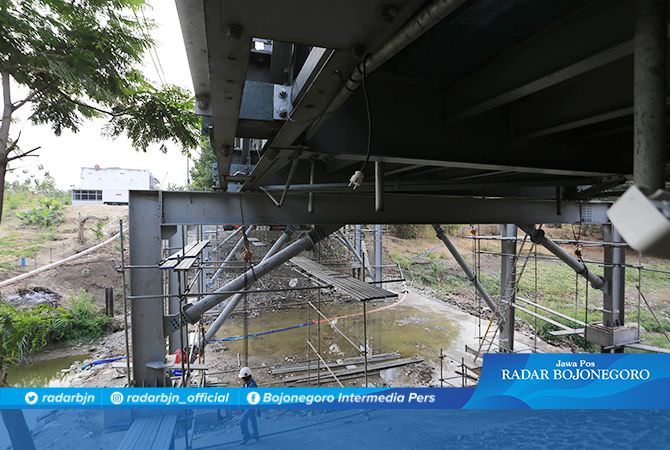 Dilintasi Alat Berat 180 Ton, Enam Jembatan Dibaja