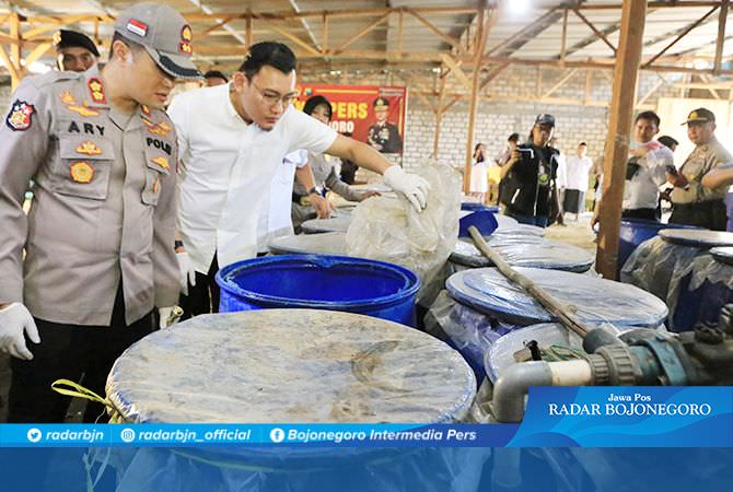 Tiga Bulan Beroperasi, Pabrik Arak Digerebek