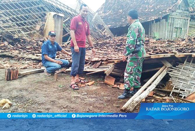 Lima Rumah Roboh di Japah