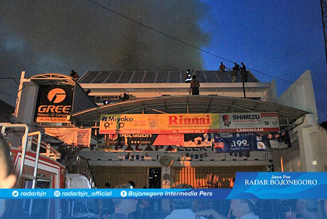 Toko Elektronik Terbakar 