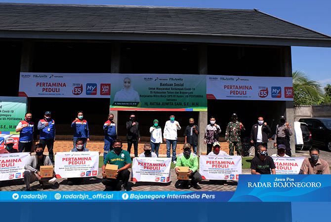 Ratna Juwita Bagikan 5.200 Paket Sembako