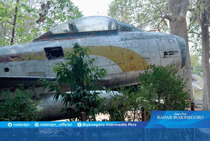 Ikon Pesawat Dander Park Diangkut ke Madiun