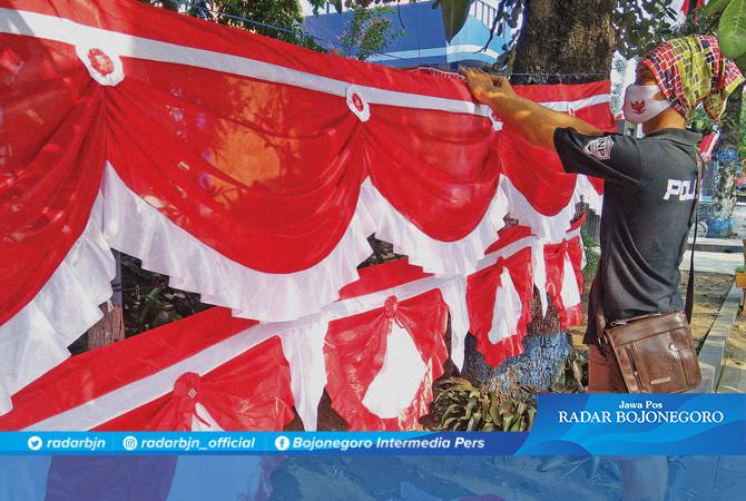 Dampak Covid, Penjual Aksesori Kemerdekaan Sepi