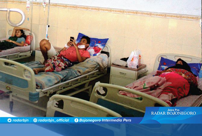 Dua Hari Mual dan Pusing, 15 Warga Dirawat di Puskesmas