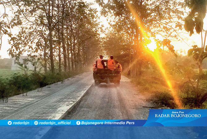 Pembangunan Jalan Kalianyar-Ngumpak Lambat