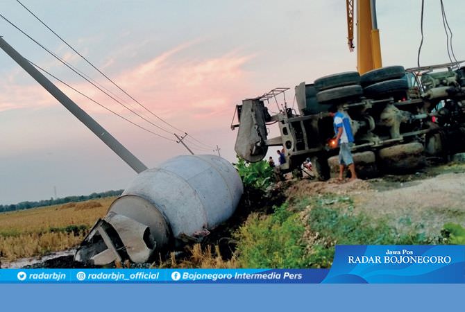 Tiang Tertimpa Molen, 30 Desa Listrik Padam
