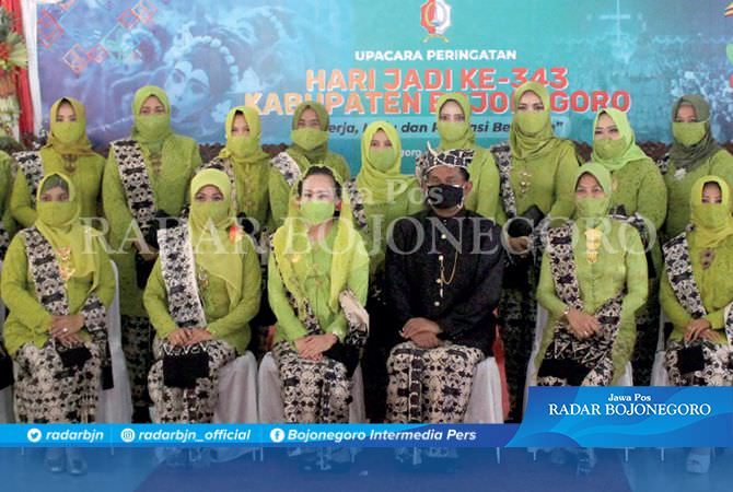 Menengok Gaya Busana HJB ke 343, Anggun Dengan Kebaya Hijau