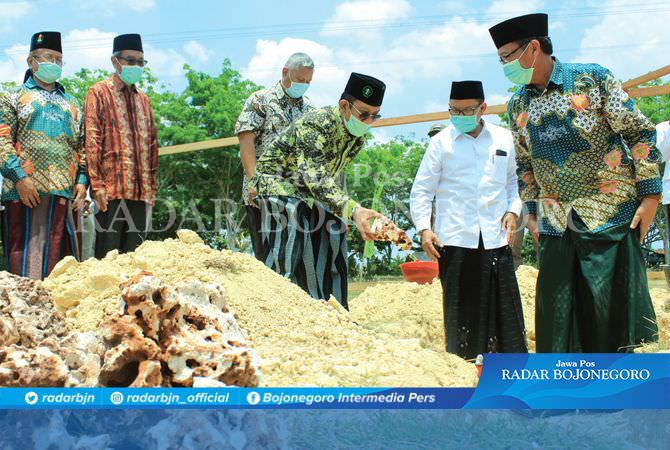 PELETAKAN BATU PERTAMA PEMBANGUNAN MASJID DI MA’HAD BAHRUL HUDA