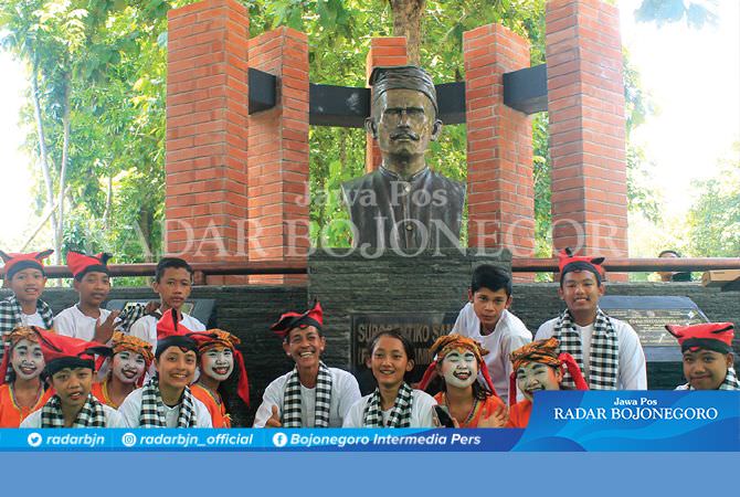 Samin Surosentiko Layak Jadi Pahlawan Nasional