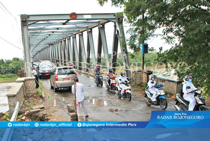 Semua Kendaraan yang Melintasi Jembatan Glendeng Dialihkan ke Ponco