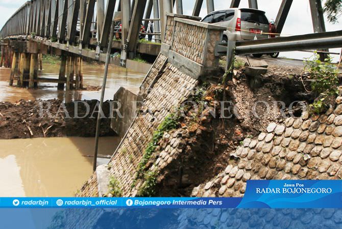 Rusak Makin Parah, Jembatan Simo-Glendeng Ditutup Total