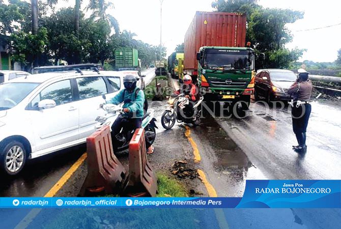 Arus Lalu Lintas Jalur Lamongan - Gresik Sering Macet