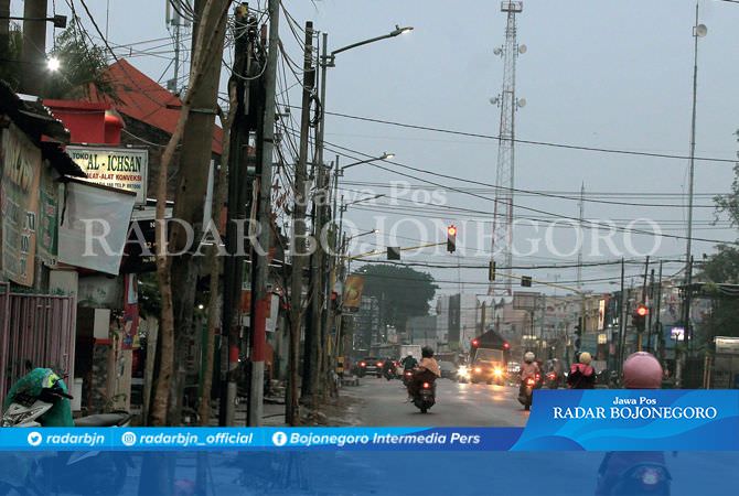 Evaluasi Kabel dan Tiang Terkesan Semrawut