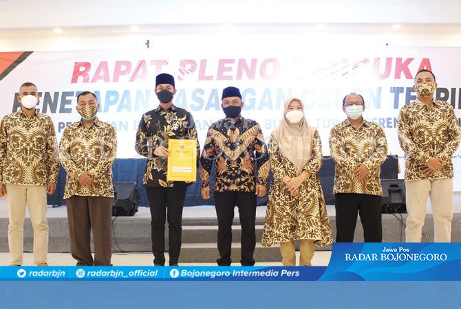 KPUK Resmi Tetapkan Pasangan Aditya Halindra Faridzky-Riyadi